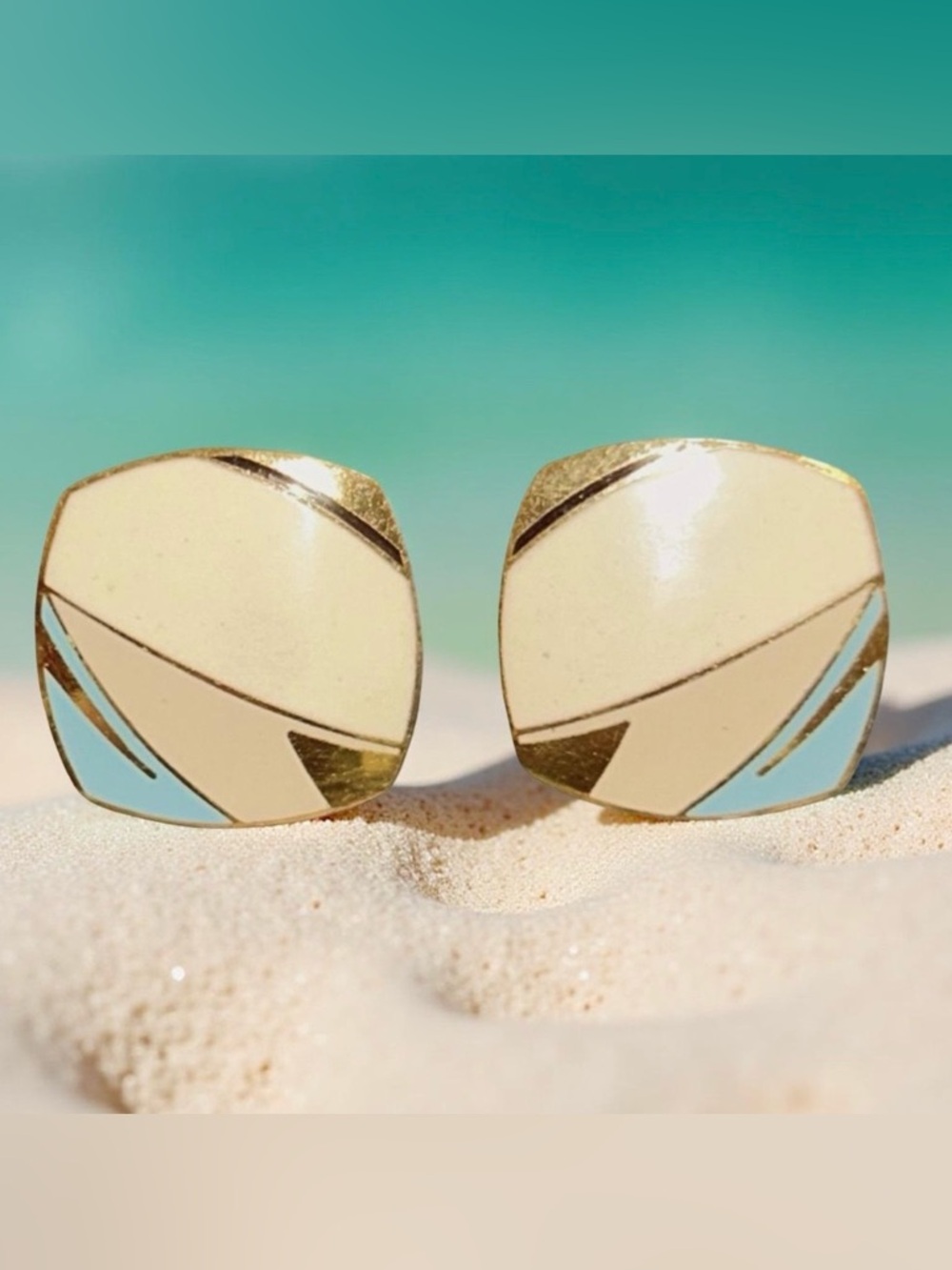 Isle Of Skye 1980's Enamel Post Earrings Gold Tone Multicolor Cream Blue Vintage